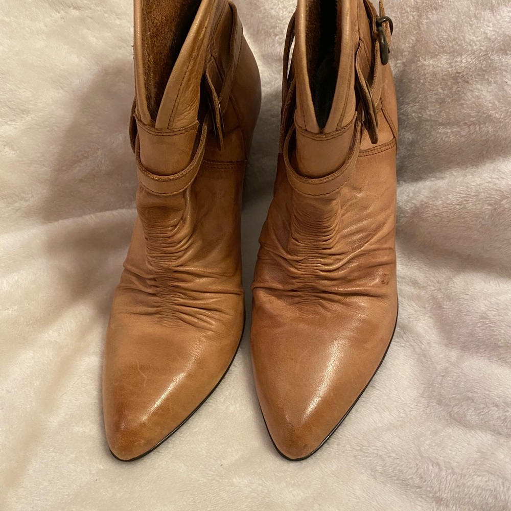 Carlos Santana, light tan, ankle boots 6M